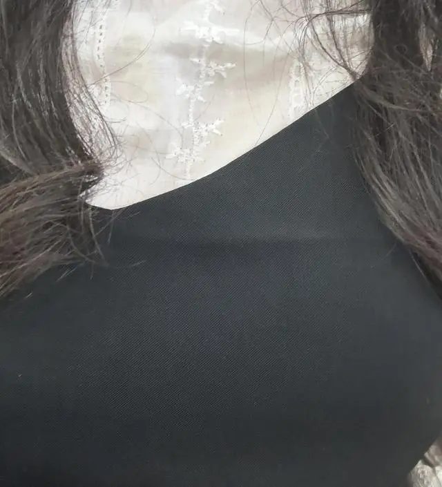 어깨끈이 떨어져서 꼬매서 입었어욘..옷은 이뻐용!