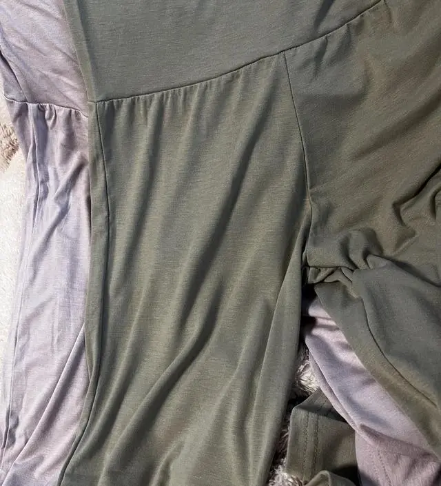 소재가 부드러우며 가볍고 찰랑찰랑하네요 168에 70인데 여유없이 딱 맞네용