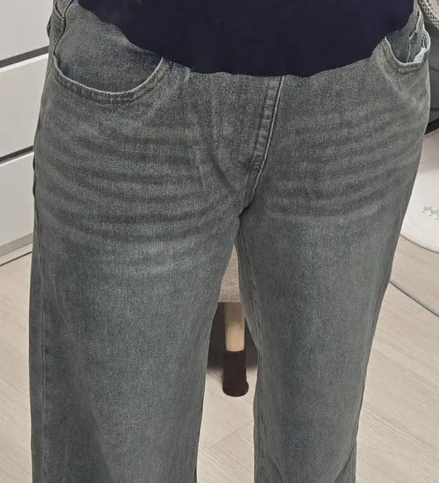 지금은 조금 크긴한데 엉덩이 허벅지 생각해서 앞으로 입으려면 좋은것같아요ㅎㅎ