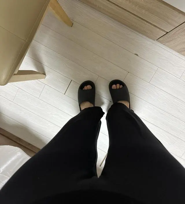 오늘 임산부 요가 수업이 있어서 입고 수업 들어갔는데 안입은 것처럼 편안해서 동작들