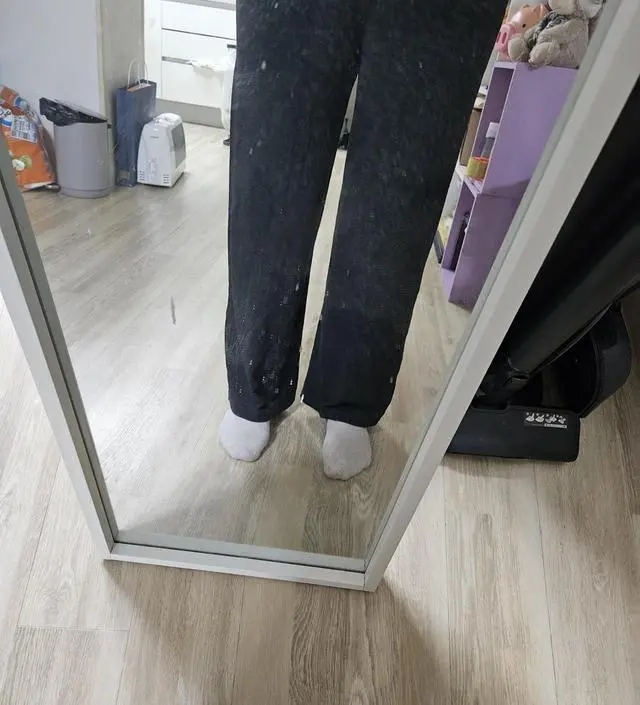 살이 많이 쪄서 엉덩이는 좀 끼는데ㅜㅜ 배는 괜찮네요 편안히 입을 것 같아요