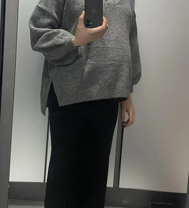 오버핏인데 너무 큰 오버핏이 아니라 루즈하면서 편안한느낌이라 입기에도 좋아요 날씬