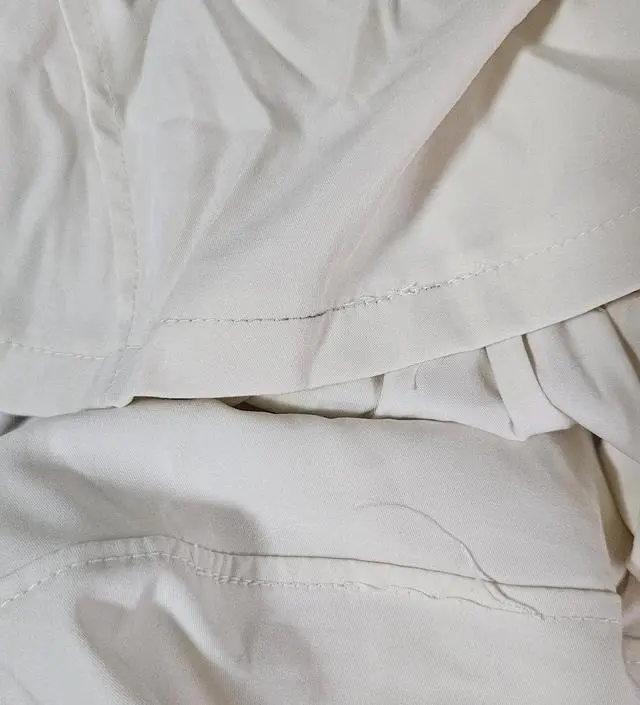 심플한 디자인이 고급져 보여서 골랐는데 박음질도 엉망이고 산 중에 젤 맘에 안들어서