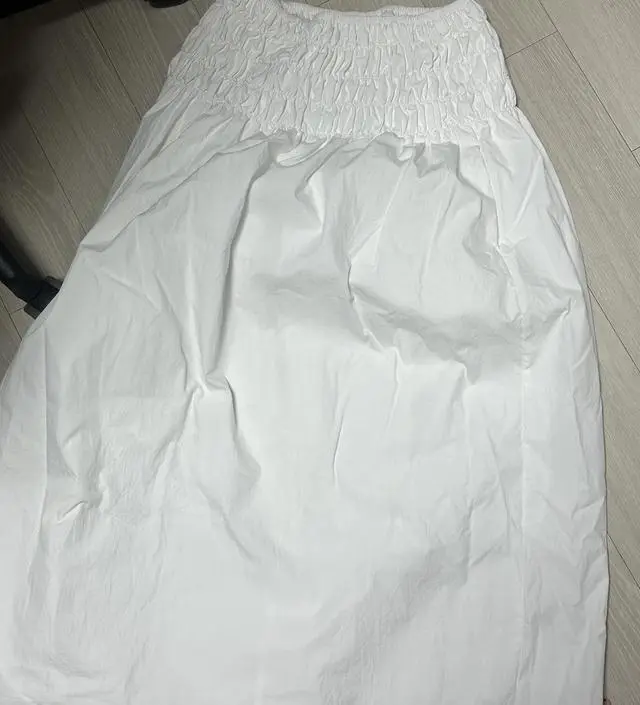 위에 니트와 함께 입으려고 샀어요 ㅎㅎ 너무이쁨!