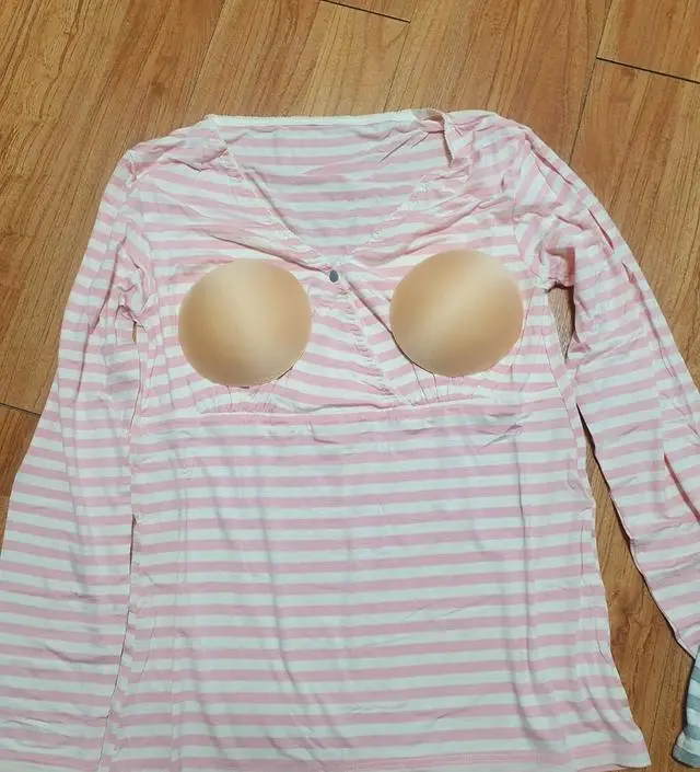 소재가 모달이라 부드럽네요. 아이가 닿아도 보드라울 것 같아요. 집에서 수유시 입으려