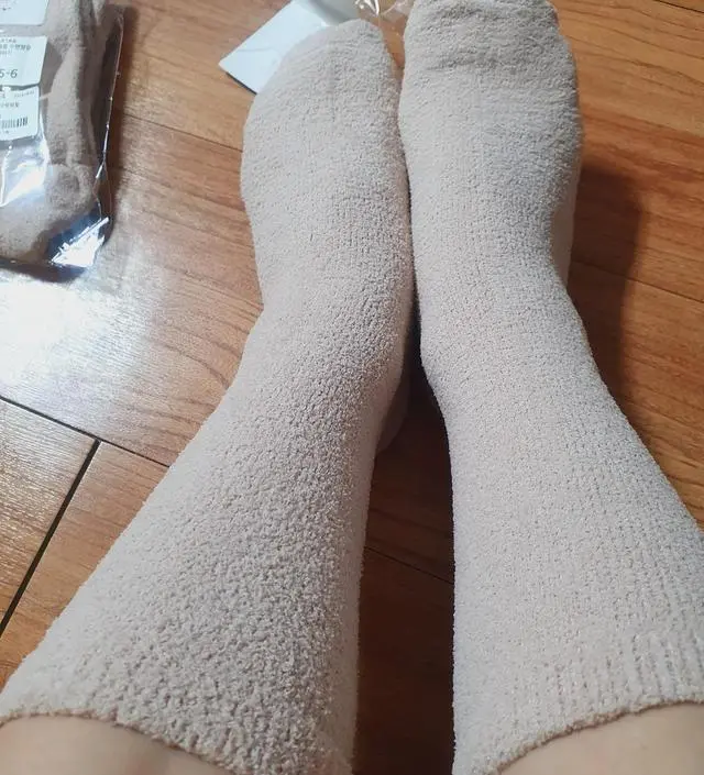 지금껏 구매한 수면양말 중 최고네요. 색상도 예쁘고 고급스러워요. 집에서도 외출시에