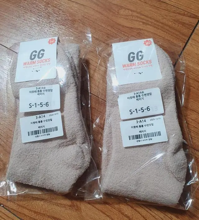 지금껏 구매한 수면양말 중 최고네요. 색상도 예쁘고 고급스러워요. 집에서도 외출시에