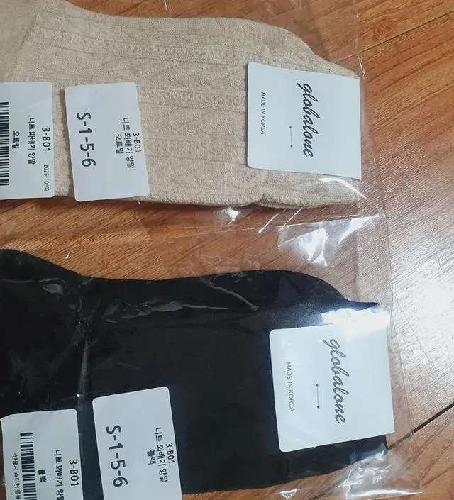 색상도 예쁘고 봄, 가을, 겨울 착용하기 좋아요. 꼬임 디자인도 고급스럽고 어떤 옷에도