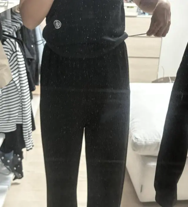 옆에 고무줄로 조절가능해서 편해요!
