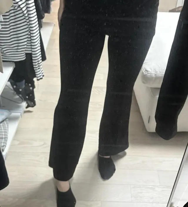 다리가 두꺼워보이지만
