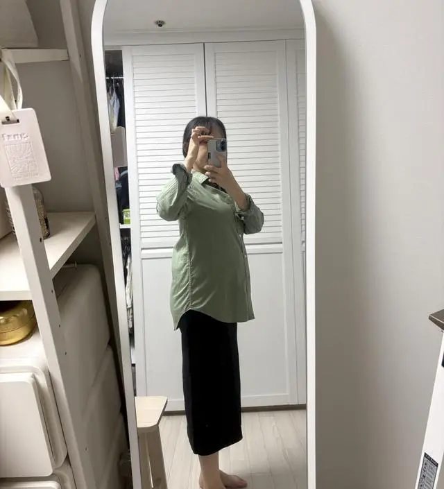 셔츠랑 같이 입으니 너무조아요!! 다만 27주인데 배가 좀 쨍겨서 27주이상은 77사이즈 