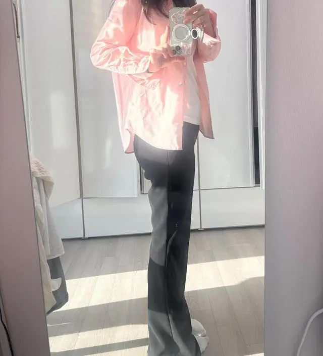 이너로 입을티들이 다 짧아서 구매했어요! 임부복같지 않게 착붙인데 늘어나기도 잘 늘