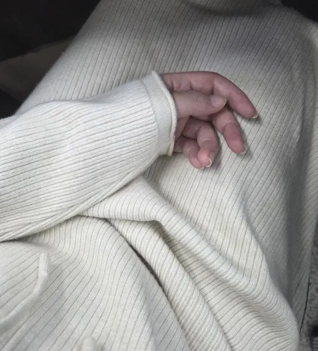 사이트에 있는 베이지 사진보다 훨씬 밝아서 더 이뻐요