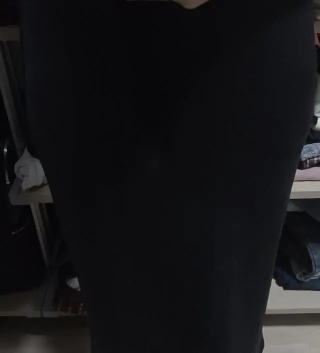 배가 점점 나오는데 임산부 같은 옷은 입기 싫어서 찾다가 편하면서도 예쁜 치마를 발견