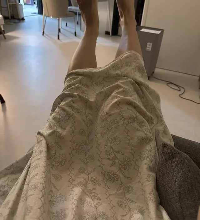 진짜진짜 편해요 엄청 길어서 소파에 앉아도 안올라가고 편하고 얇아서 시원하고 부유방