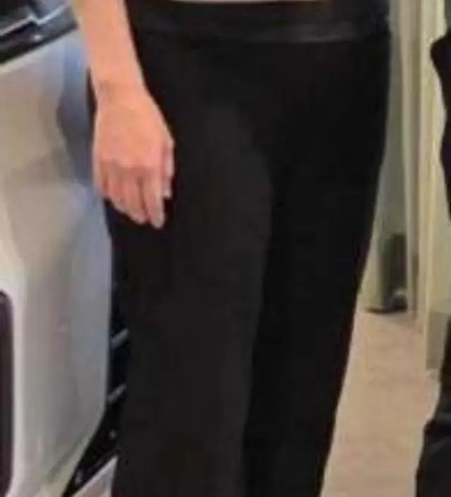 사진은 키162 몸무게 57 18주에 찍은 사진입니다. 아직 배가 덜나와서 바지입다보면 좀