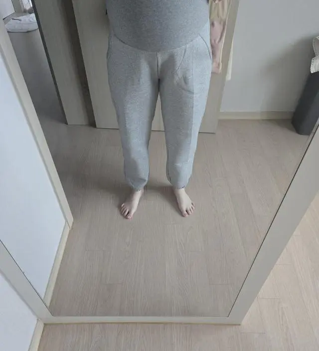 가벼운 기모라 요즘 날씨에 입기 딱 좋은거 같아요