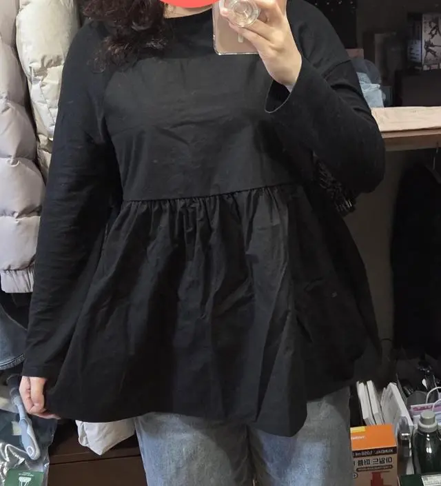 리본을 앞으로 입고싶었는데, 가슴부분이 너무 벌어져서 강제로 뒤로만 입고있어요ㅜ  