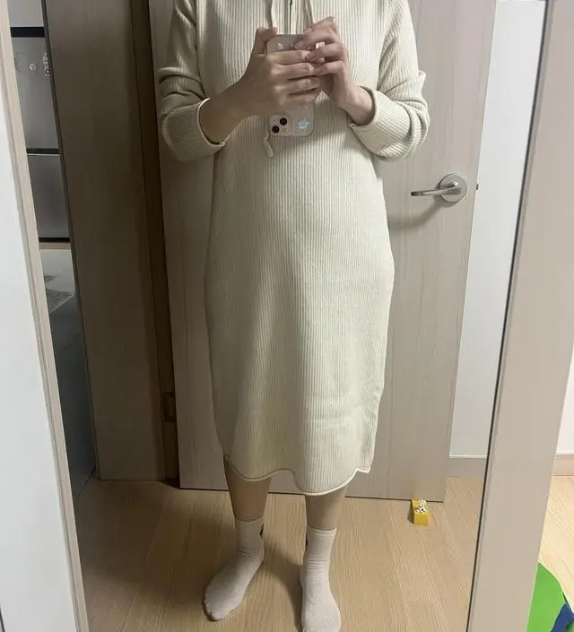 베이지보단 아이보리에요 쿨톤이라 베이지보다 오히려 좋아요
