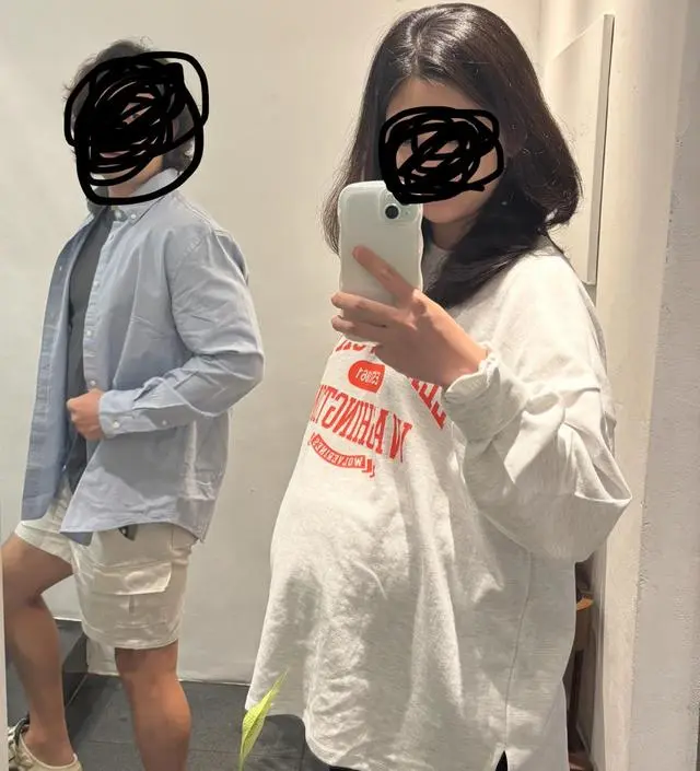 막달 임산부 입니다! 날씨가 쌀쌀해지고 편하게 입을 긴팔이 없어서 샀어요! 두껍지않아