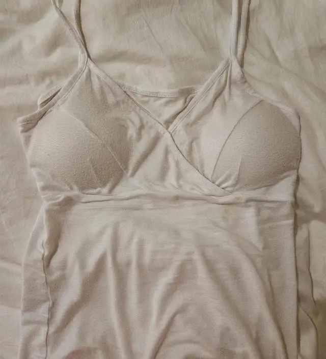 헐렁해서 편안합니다~ 모유를 먹이기도 좋구 따뜻하네요. 보풀이 많이 일어나긴 하지만