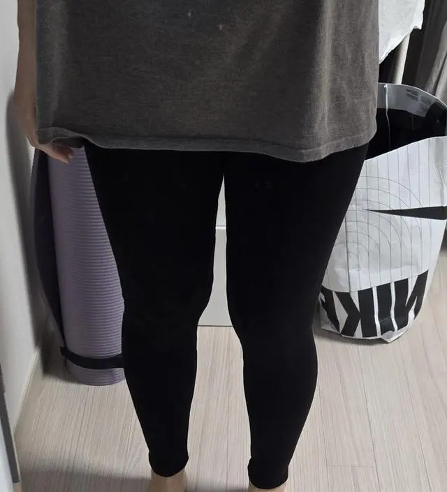 길이가 딱맞아서 좋아요 두께감도 생각보다 도톰하고 따뜻해서 겨울은 이덜로 버틸예정