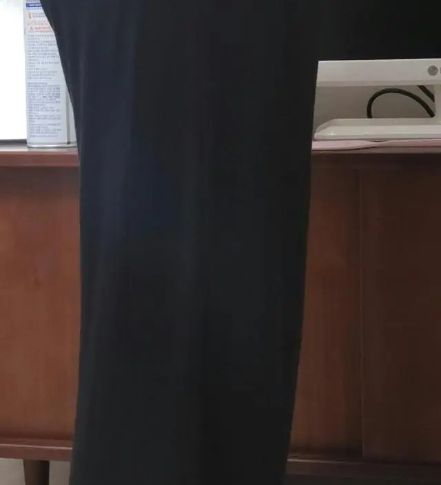 임산부 요가 때 입으려고 샀습니다. 짝붙는 레깅스 타입은 부담스러워서 골랐는데 찰랑