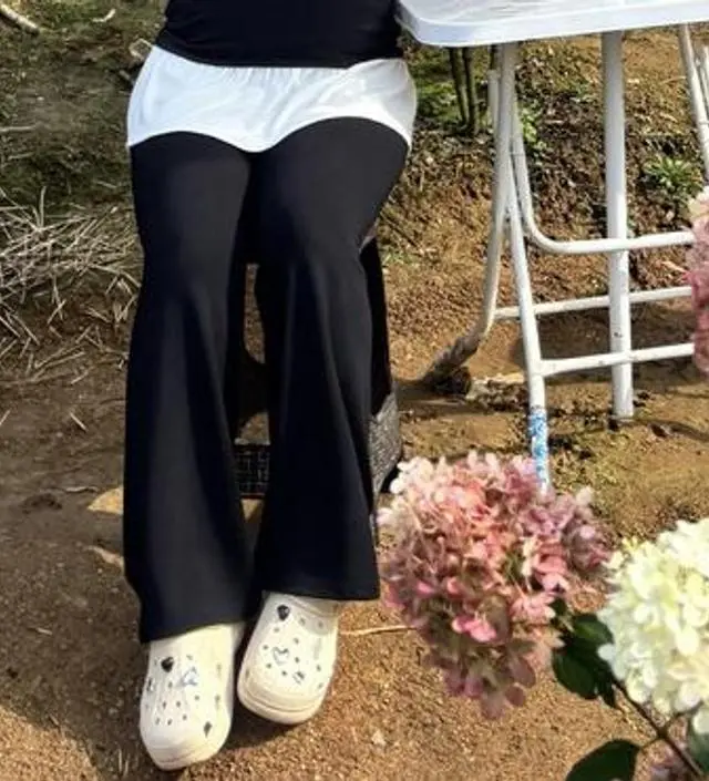 쫀득하고 잘 늘어나서 만삭까지 쭉 잘 입을 수 있을것 같아요!
