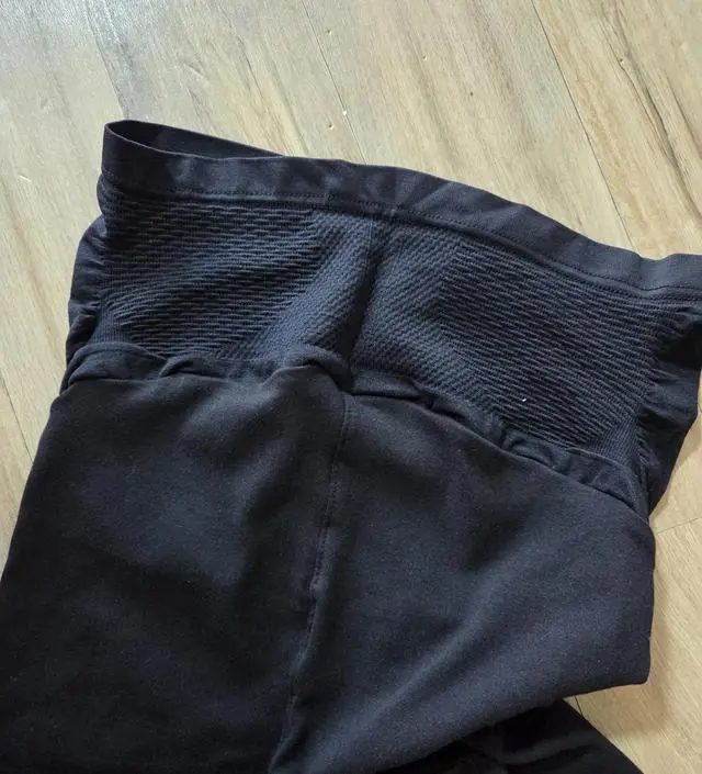 이제 날씨가 점점 추워져서 원피스 안에 입으려고
