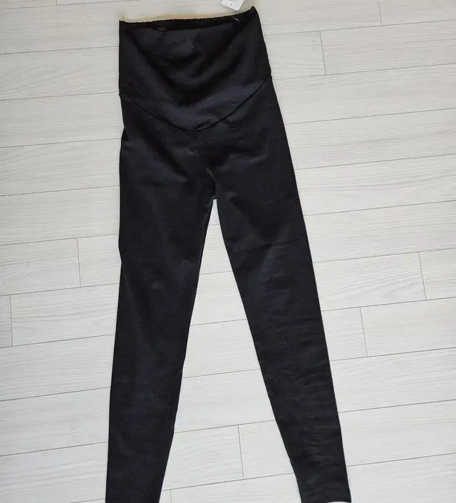 처음 뜯었을때 제 종아리 수준 사이즈여서 다리가 들어갈까 걱정했는데 신축성이 좋네요