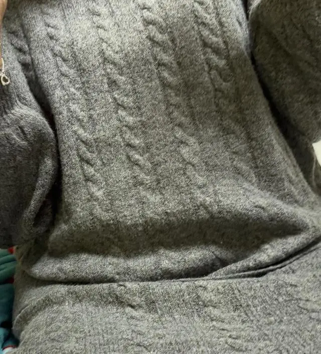 사이즈도 딱이고 요즘 날씨에 넘 좋아요~! 그리고 무엇보다 색상이 너무 마음이 들어요