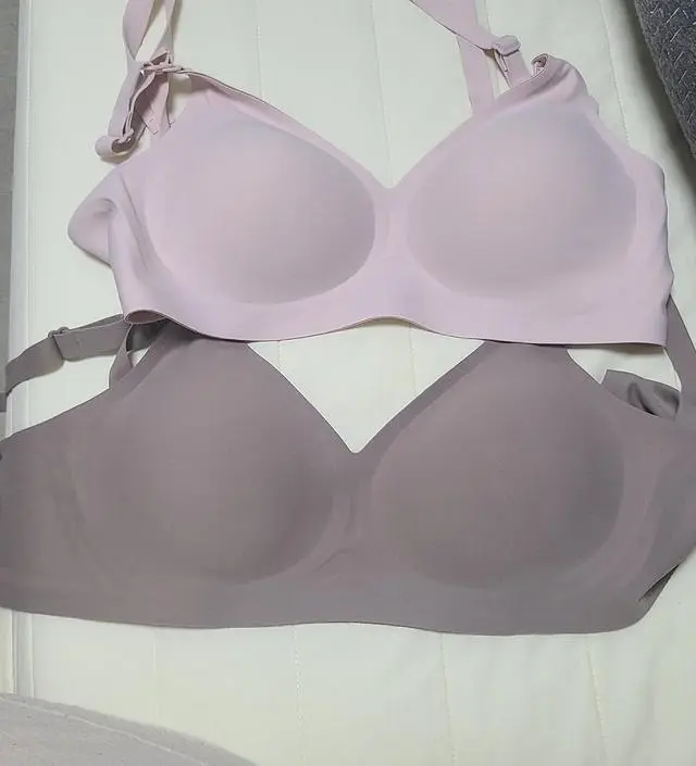 라벤더 색상이 예뻐요. 그레이 색은 브라운이 좀 더 돈다도 보시면 되고요. 착용감 편안