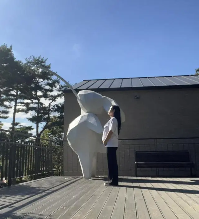 두툼하고 좋아요-! 근데 배 부붕이 넓어(?)서 흘러내랴요. 키 161인데 딱 땅에 닿을정도