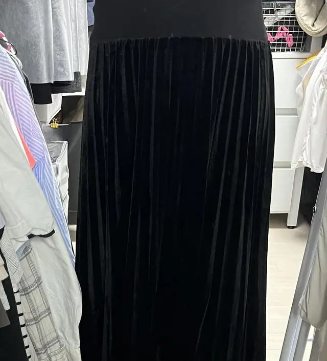 너무 편하고 이뻐요~ 기장 걱정했는데 저는 딱 좋더라구요~ 지금부터 겨울까지 잘 입을