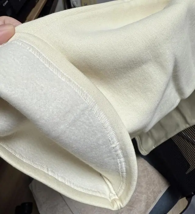 생각보다 더 노란색입니다! 따뜻하고 편해요. 
