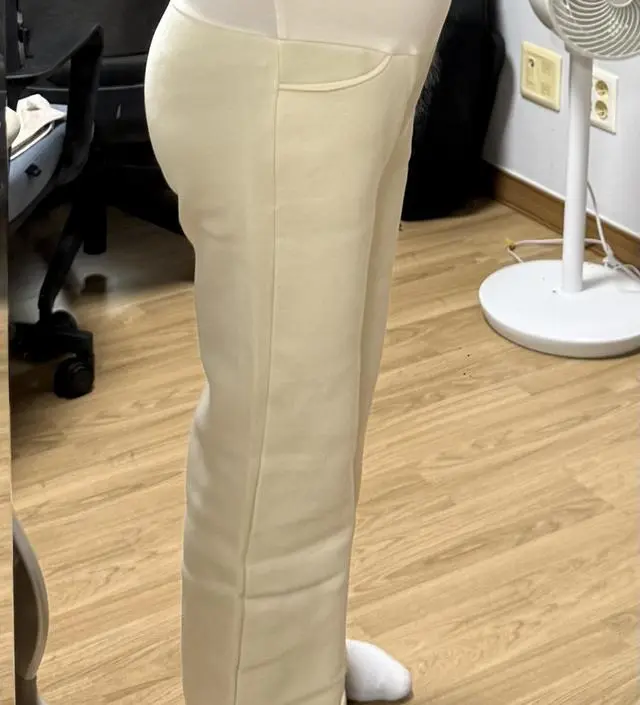 생각보다 더 노란색입니다! 따뜻하고 편해요. 
