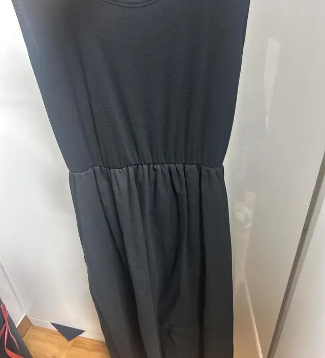 아이보리 사서 너무 맘에 들어서 블랙으로 또 샀어요 휘뚜루마뚜루 입고 다니고 너무 좋