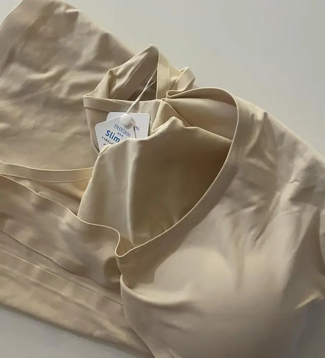 뭔가 임부용이라기엔.. 딱 붙어서 당황했지만 막상 입으니 편하더라구요! 완전 맘에 들