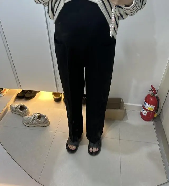 도톰하고 편해서 잘입어질거 같아요!!
