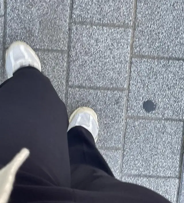 임신전 원래 77, 32 사이즈 입었어요. 서있으면 맞는데 걸으면 흘러내림 걸어다킬 따 바