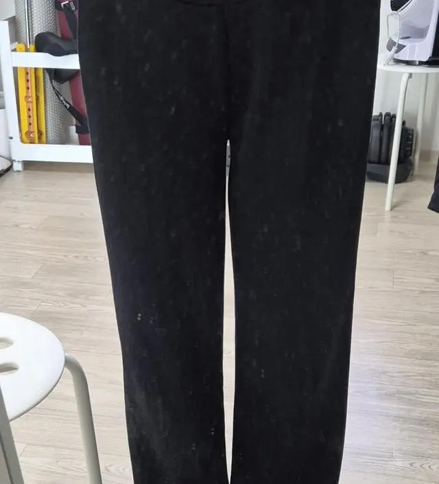 제가 원하는 핏이네요. 기장도 짧지 않아서 제 키에 딱이에요. Free 사이즈를 샀다니 허