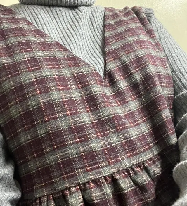 마음에 들어요. 컬러도 겨울에 잘 어울리고 따뜻해보이네요. 두가지 넥라인 두가지라 코