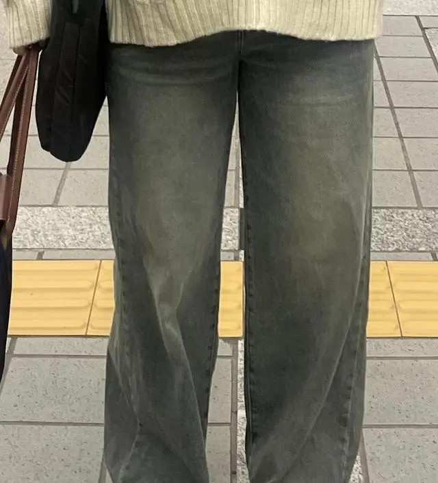 배 조이는 부분도 없고, 바지가 스판재질처럼 잘 늘어나서
