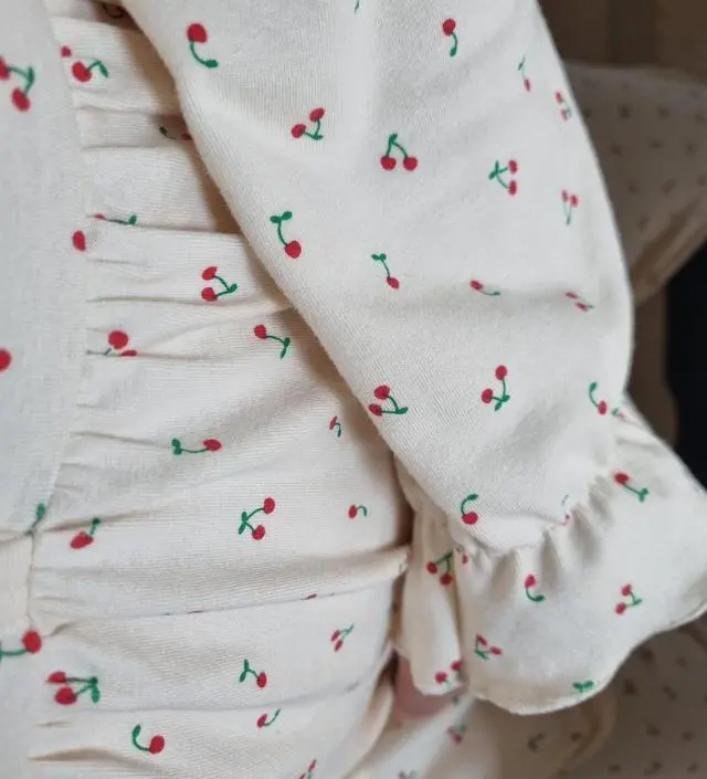 두께가 도톰하여 가을, 겨울에 입기 좋아요!
