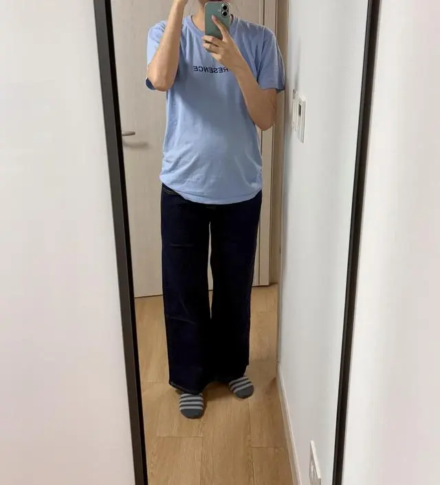 175키로 다리가 긴편입니다. 긴바지 찾는게 늘 고민이었는데 길이는 괜찮아요~ 비율이 