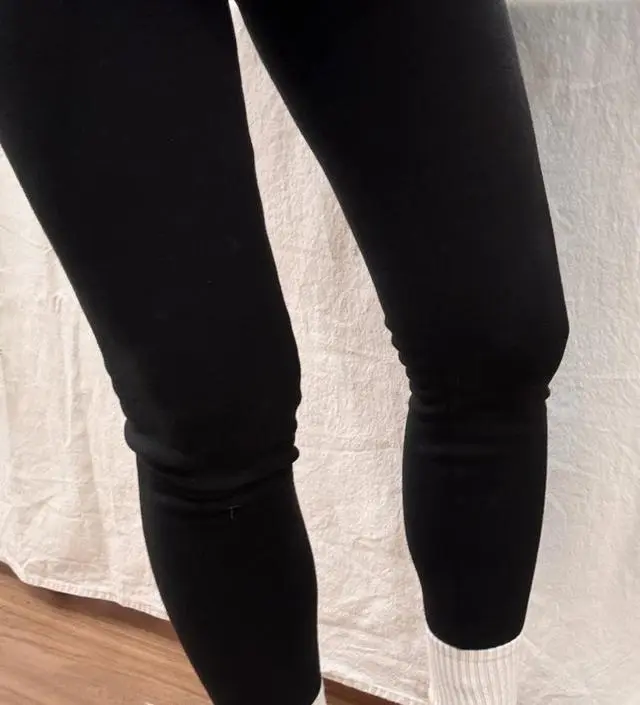 그냥 기모 아니고 두껍고 따뜻한 기모여서 더 좋아요! 겨울에도 입을 수 있겠어요. 다만