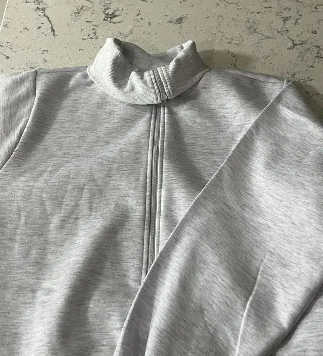 기모에다가 도톰하니 데일리로 입기 딱좋아요!!! 
