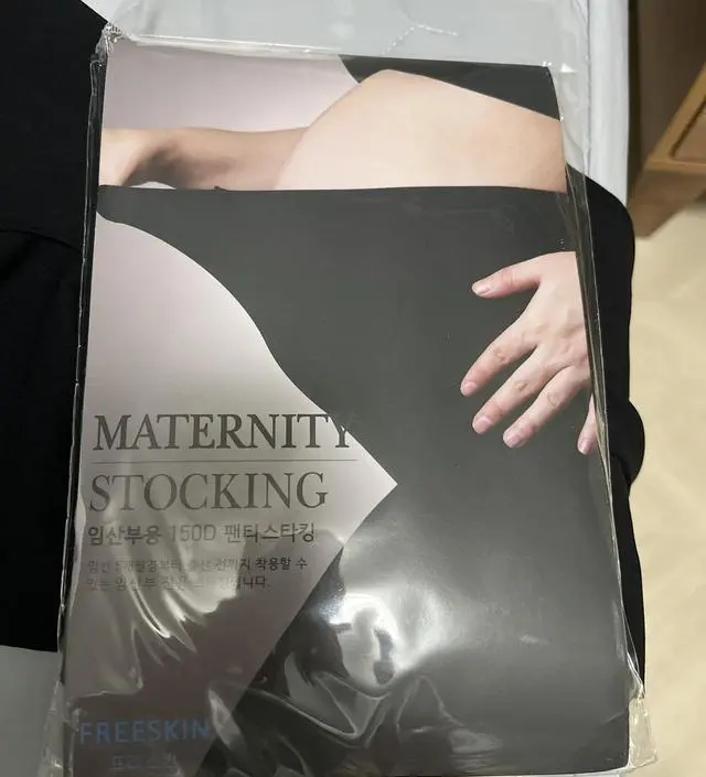 임신중에도 일하는데 유니폼을 입어야해서 스타킹을 찾다가 날씨가 추워져서 바로 구매