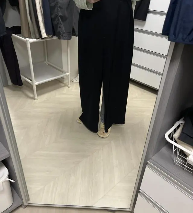 원피스보다 날이 추워지니 바지가 필요한데 리뷰도 많고 편하다는 평이 많아서 구매했어
