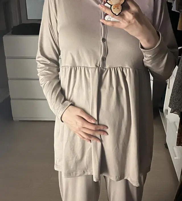 배가 나오면서 잠옷들이 불편해지더라구요 치마는 안좋아하고 바지세트 딱입니다 출산후